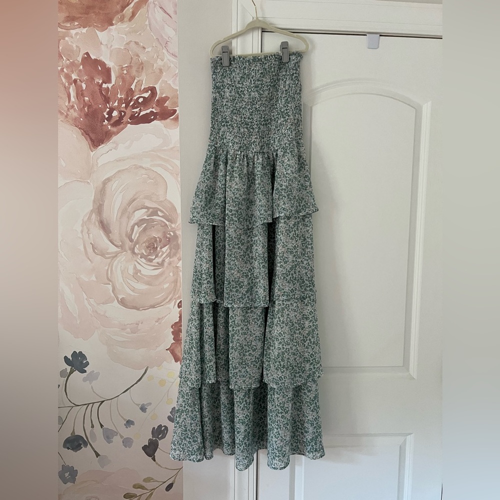 Tiered ruffle floral print strapless maxi dress